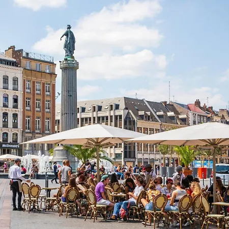Grand Place And Equipped Studio! Apartment *