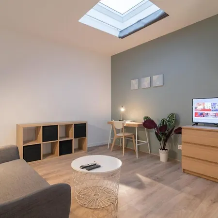 Apartmán Grand Place And Equipped Studio!